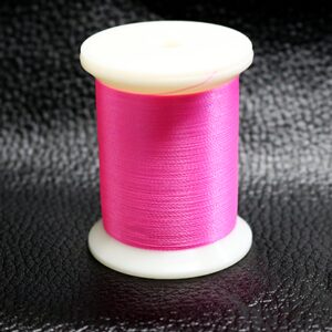 Super Glow UV Thread (rose chaud) par Premium Magic